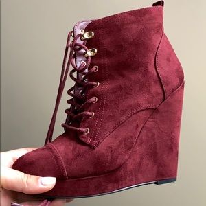 FOREVER 21- Burgundy suede platform shoes